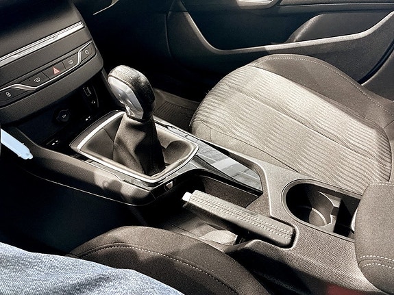Peugeot 308 SW 10 of 15