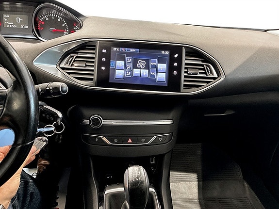 Peugeot 308 SW 9 of 15