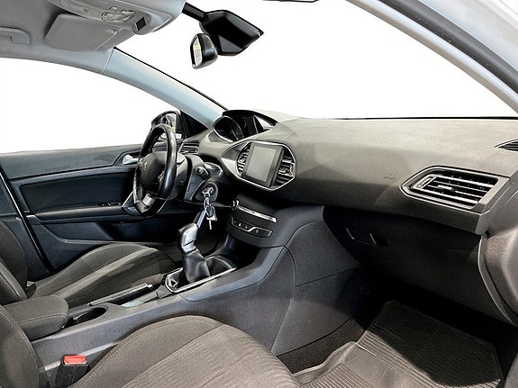 Peugeot 308 SW 11 of 15