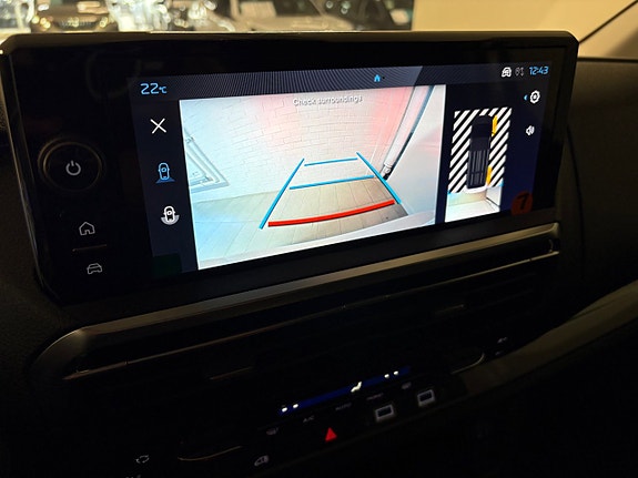 Peugeot e-Expert 10 of 12
