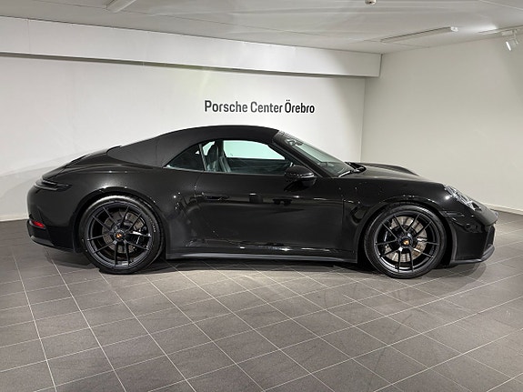 Porsche 911 Carrera 4 GTS 7 of 16