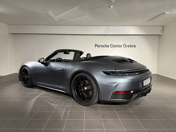 Porsche 911 Carrera 4 GTS 4 of 18