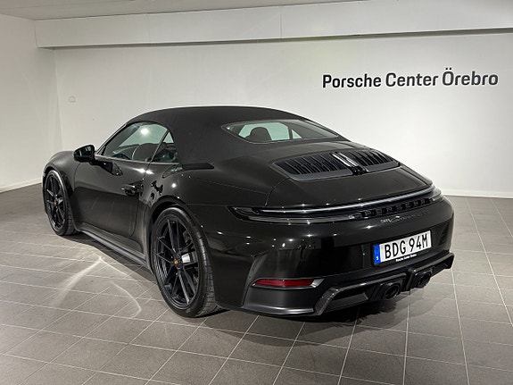 Porsche 911 Carrera 4 GTS 10 of 16