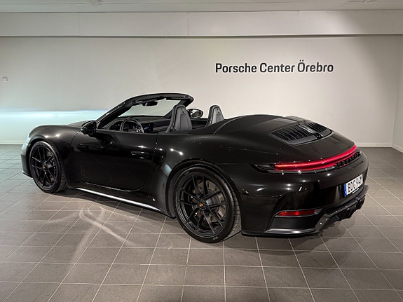 Porsche 911 Carrera 4 GTS 9 of 16