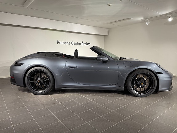 Porsche 911 Carrera 4 GTS 6 of 18