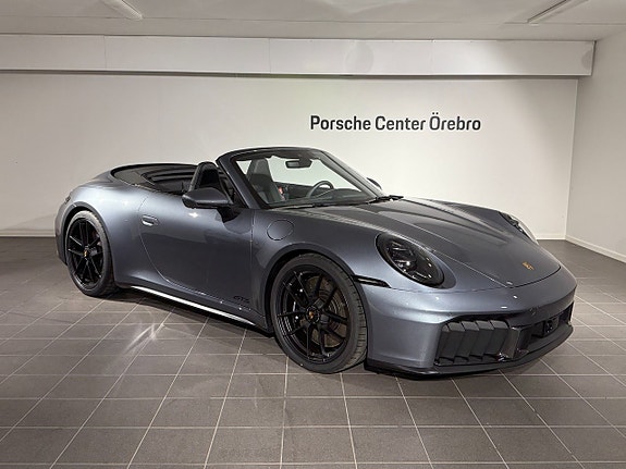 Porsche 911 Carrera 4 GTS 2 of 18