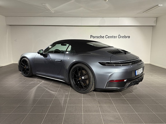 Porsche 911 Carrera 4 GTS 3 of 18