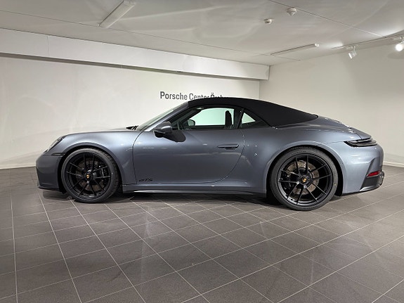 Porsche 911 Carrera 4 GTS 7 of 18