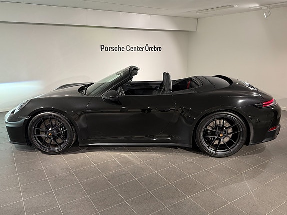 Porsche 911 Carrera 4 GTS 4 of 16