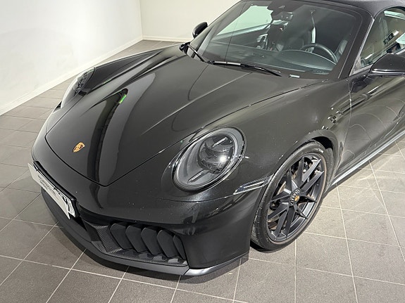 Porsche 911 Carrera 4 GTS 5 of 16