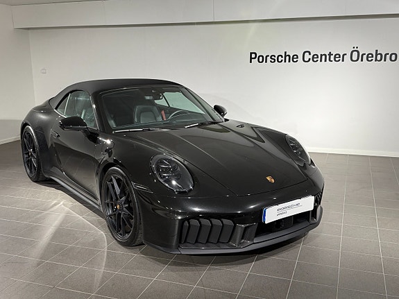 Porsche 911 Carrera 4 GTS 8 of 16