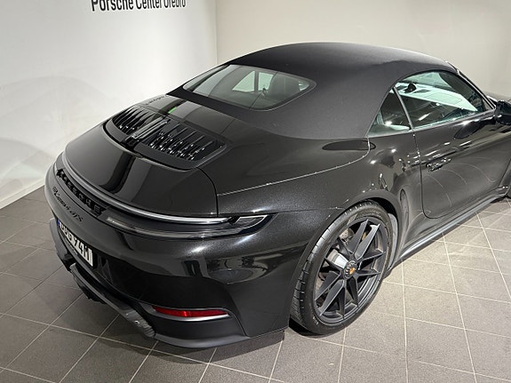 Porsche 911 Carrera 4 GTS 6 of 16