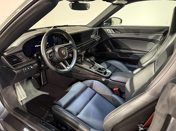 Porsche 911 Carrera 4 GTS 12 of 16