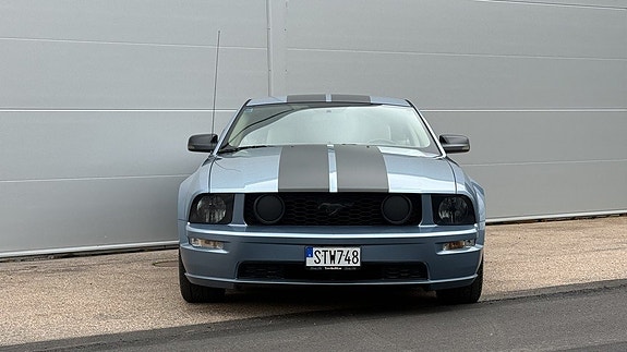 Ford Mustang 2 of 19