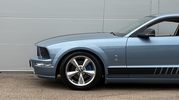Ford Mustang 4 of 19