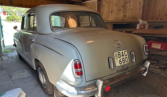 Mercedes-Benz 220 S 8 of 8