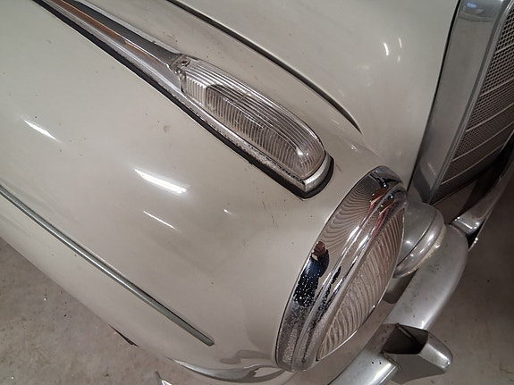 Mercedes-Benz 220 S 2 of 8