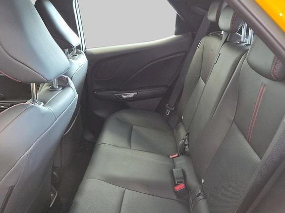 Lexus LBX 7 of 10