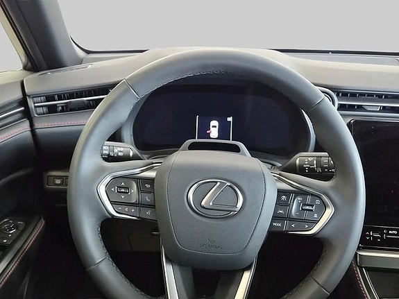 Lexus LBX 9 of 10