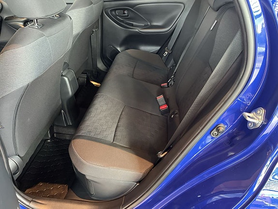 Toyota Yaris 8 of 11
