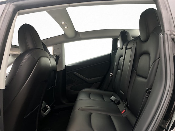 Tesla Model 3 27 of 30