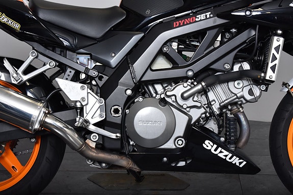 Suzuki SV1000 / SE UTRUSTNING / NYSERVAD 10 of 18