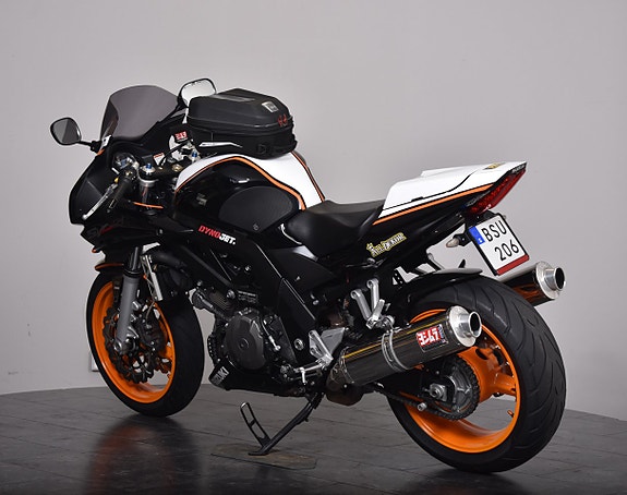 Suzuki SV1000 / SE UTRUSTNING / NYSERVAD 5 of 18