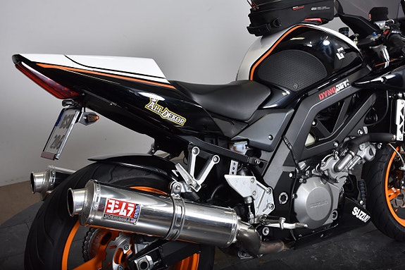 Suzuki SV1000 / SE UTRUSTNING / NYSERVAD 12 of 18