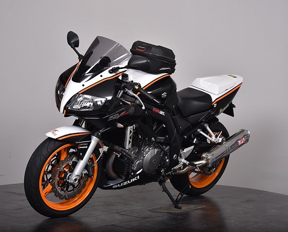 Suzuki SV1000 / SE UTRUSTNING / NYSERVAD 3 of 18