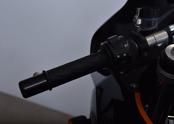Suzuki SV1000 / SE UTRUSTNING / NYSERVAD 16 of 18