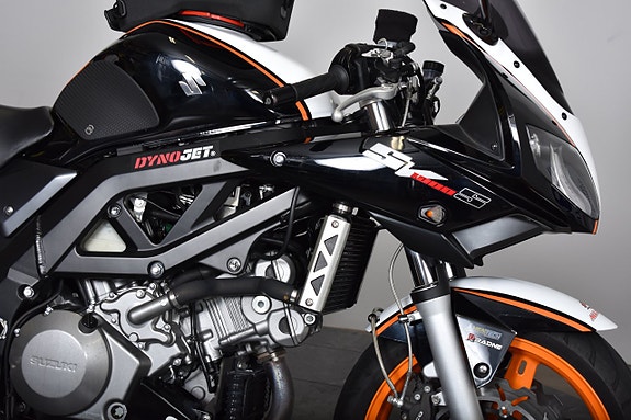 Suzuki SV1000 / SE UTRUSTNING / NYSERVAD 14 of 18