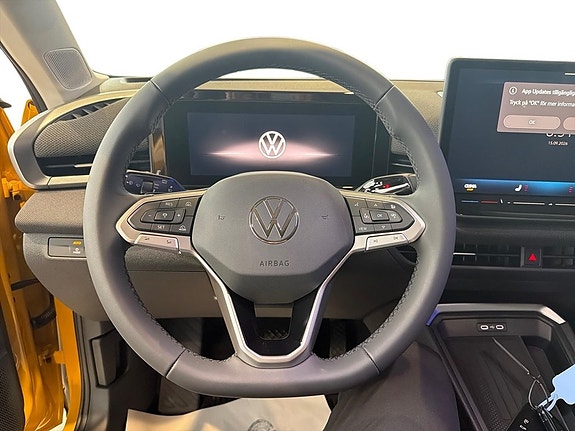Volkswagen T-Roc 8 of 16