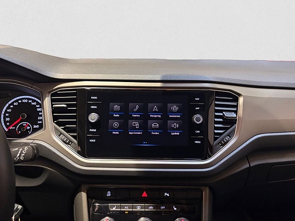 Volkswagen T-Roc 10 of 12