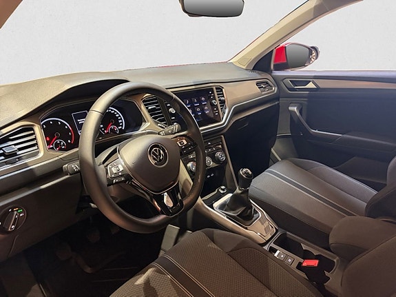 Volkswagen T-Roc 7 of 12