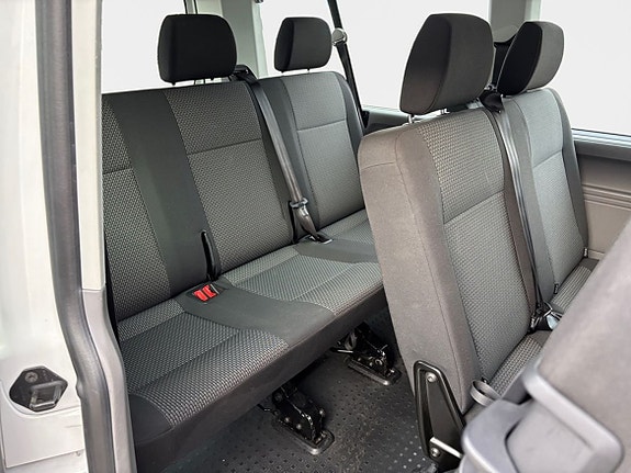 Volkswagen Caravelle 13 of 14