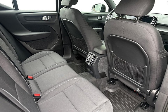 Volvo XC40 9 of 21