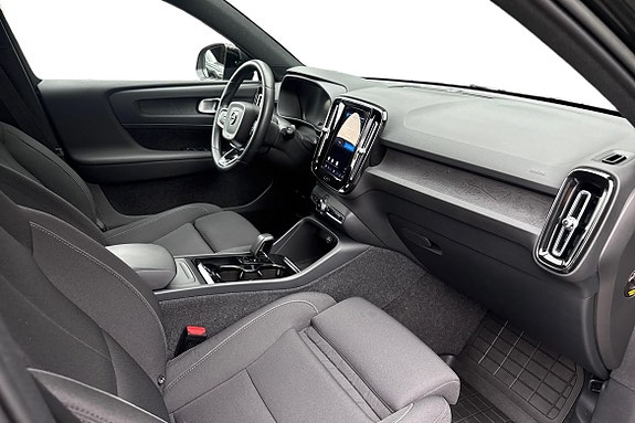 Volvo XC40 7 of 21
