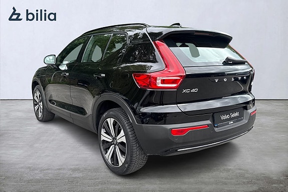 Volvo XC40 2 of 21
