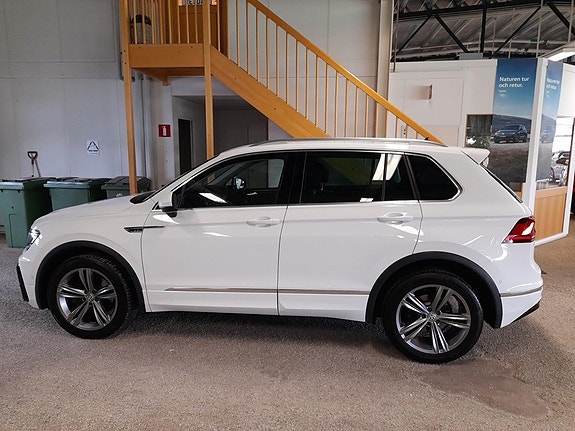 Volkswagen Tiguan 2 of 6