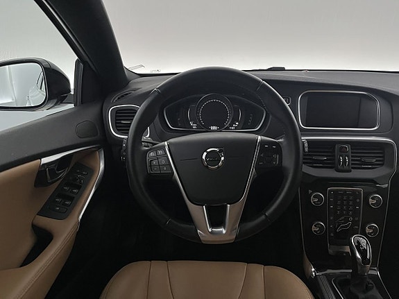 Volvo V40 Cross Country 7 of 22