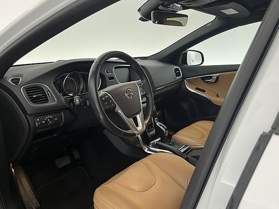 Volvo V40 Cross Country 14 of 22