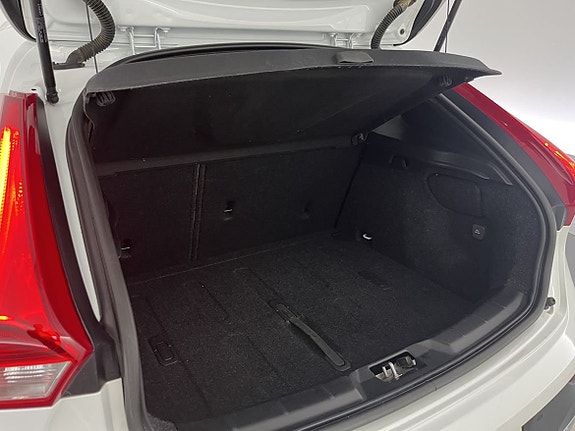 Volvo V40 Cross Country 18 of 22