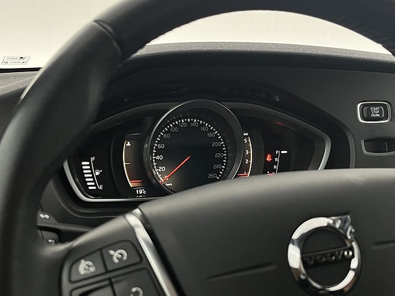 Volvo V40 Cross Country 8 of 22