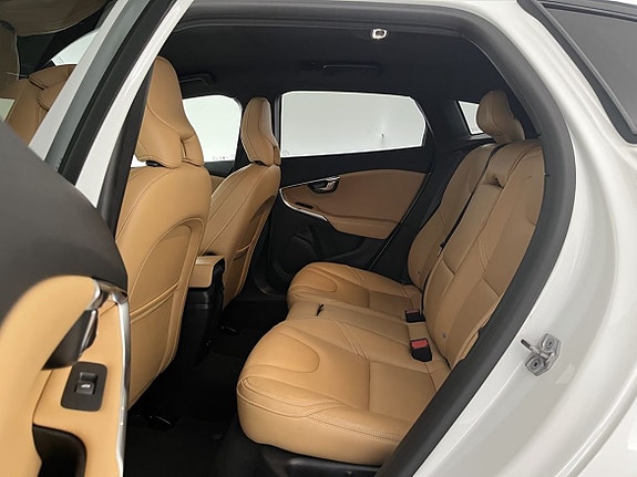 Volvo V40 Cross Country 16 of 22