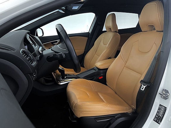 Volvo V40 Cross Country 15 of 22