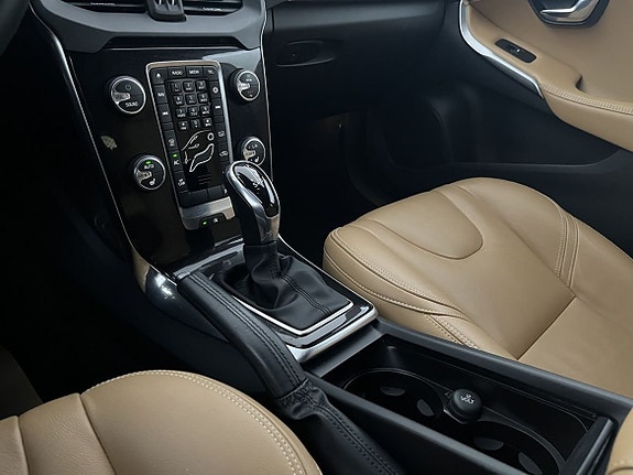 Volvo V40 Cross Country 12 of 22