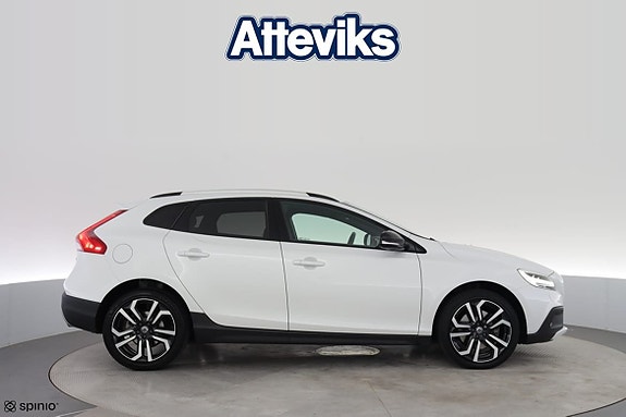 Volvo V40 Cross Country 2 of 22