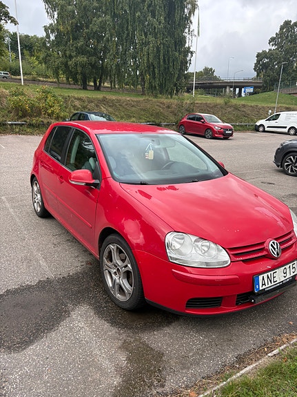 Volkswagen Golf V 2 of 6