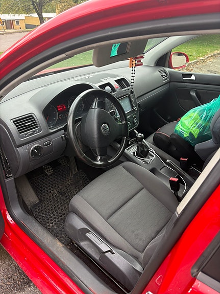 Volkswagen Golf V 6 of 6