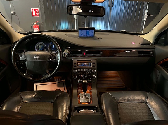 Volvo V70 8 of 15